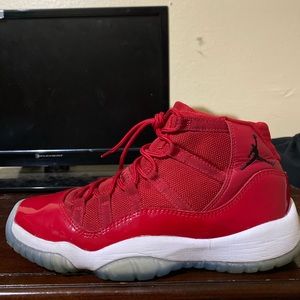 Jordan 11 red
